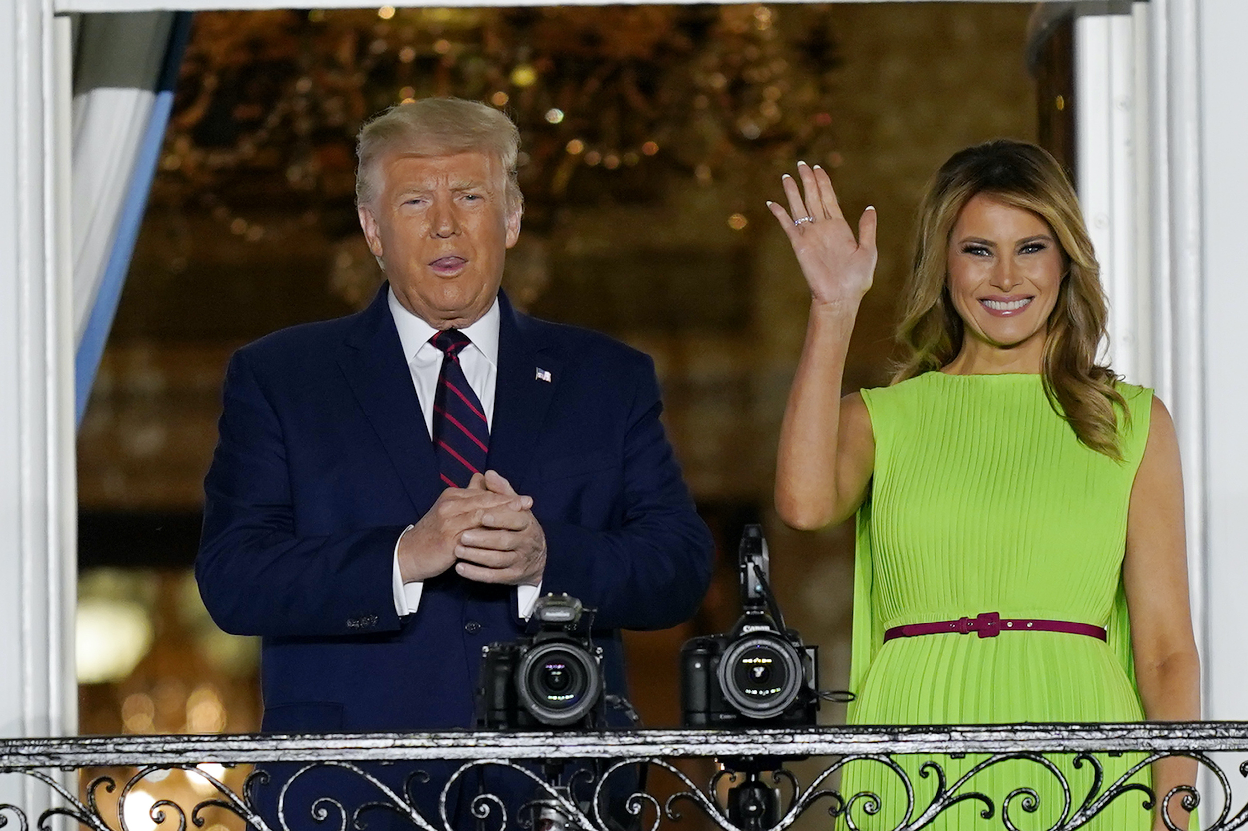 Мелания трамп в зеленом платье