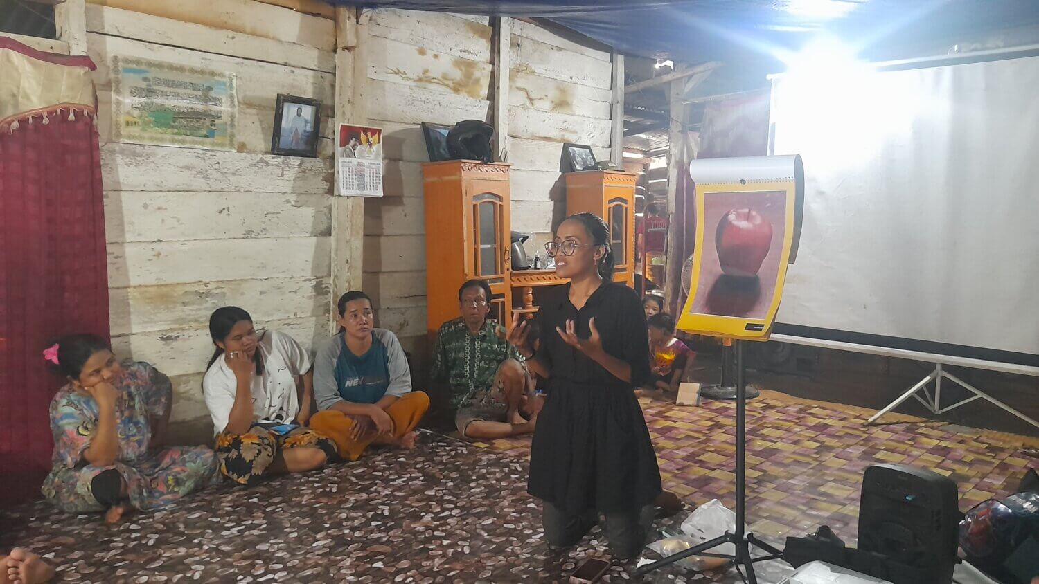 Zulfa Amira Zaed conducts a workshop with people sitting around.